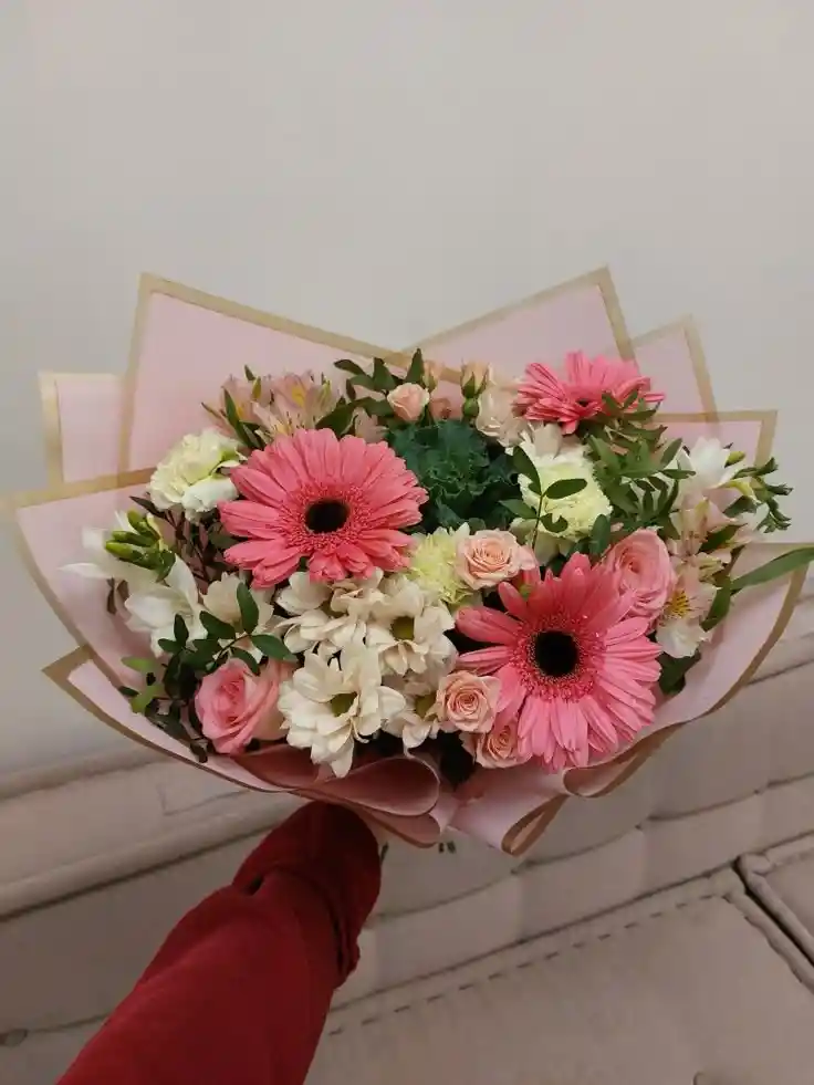 Bouquet De Gérberas Con Rosa Mini