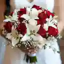 Bouquet De Lirios Con Rosas Rojas
