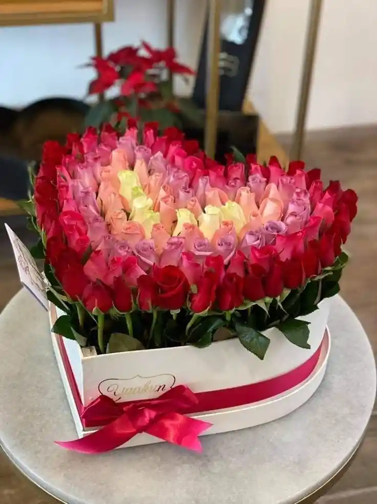 Caja De Corazon Con Mix De Rosas