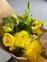Bouquet De Crisantemos, Lirios Y Rosas Amarillas