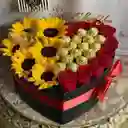 Caja En Forma De Corazón Con Rosas, Girasoles Y Chocolates