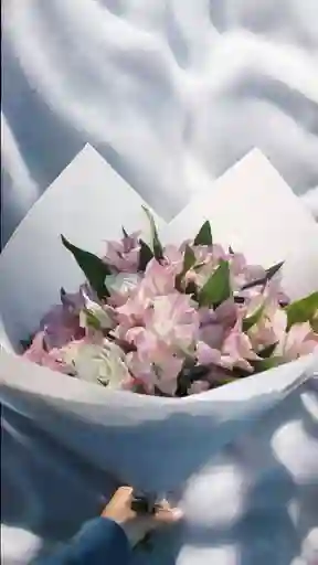 Bouquet De Rosas Y Astromelias