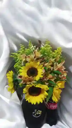 Jarrón De Girasoles Con Astromelia