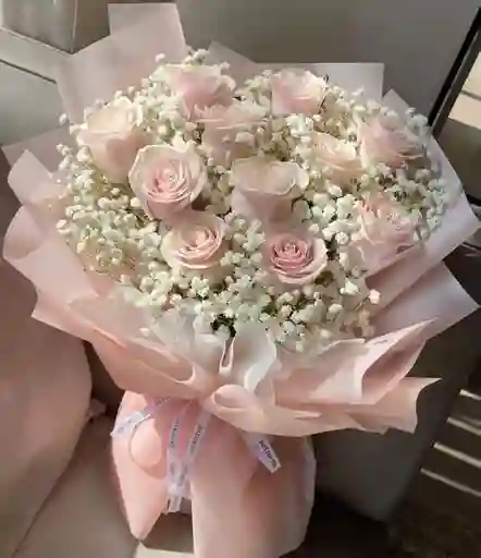 Bouquet De Rosas Rosadas Y Gypsophila