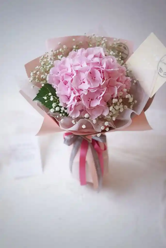 Bouquet De Hortencia Rosada Y Gypsophila