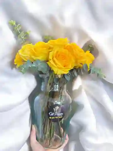 Jarrón De Rosas Amarillas
