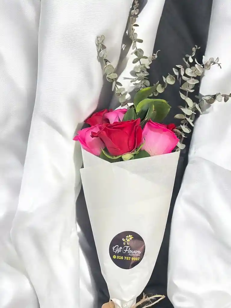 Mini Bouquet De Rosas Rojas Y Rosadas