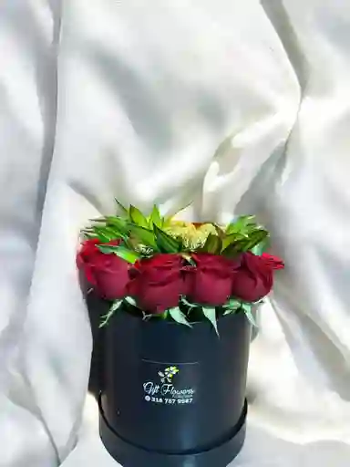 Caja Redonda De Rosas Rojas Con Chocolates