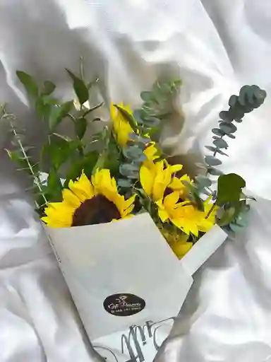 Bouquet De Girasoles Con Eucalipto Y Ruscus
