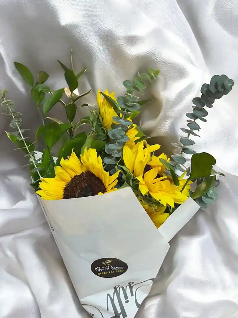 Bouquet De Girasoles Con Eucalipto Y Ruscus