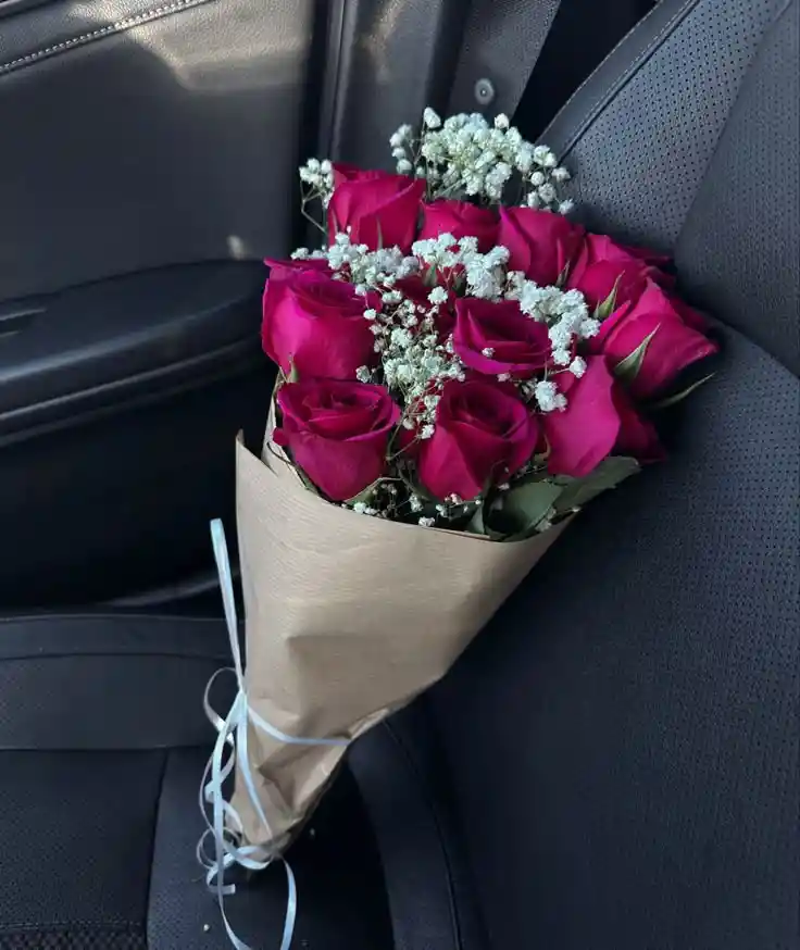 Bouquet De Rosas Rojas Con Gypshofila