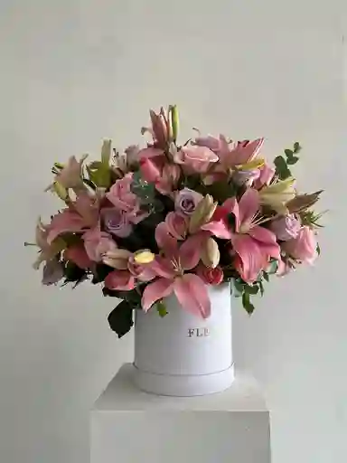 Caja De Lírios Y Rosas