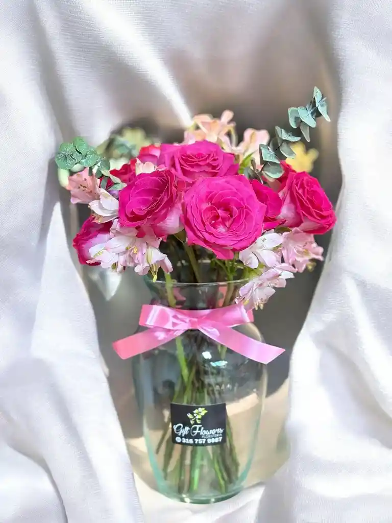 Jarron De Rosa Fuscia Con Astromelia.