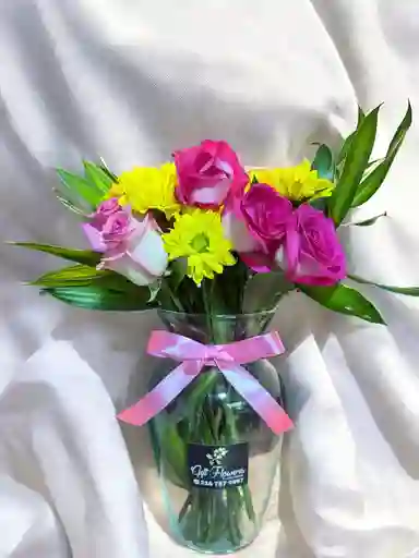 Jarron De Rosas Rosadas Con Margarita.