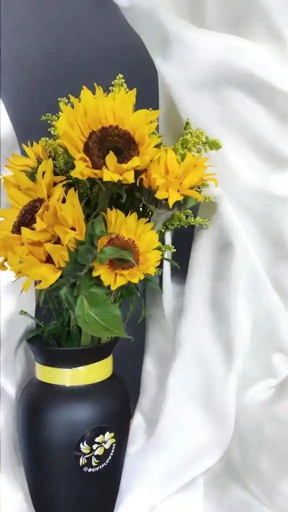Jarrón De Girasoles