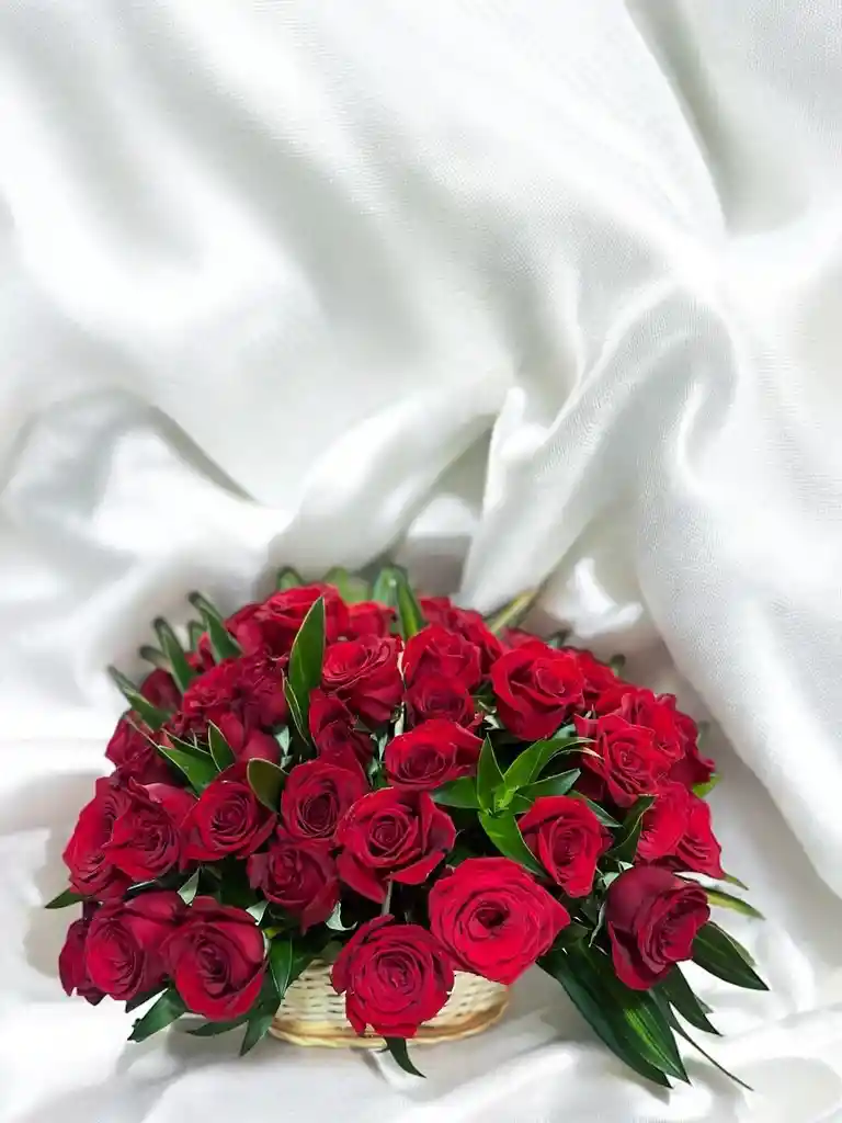 Canasta De Rosas Rojas