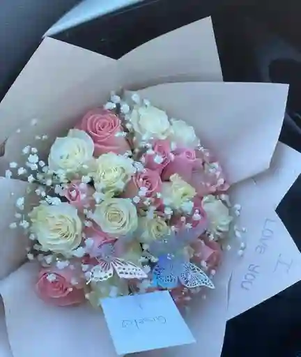 Bouquet De Rosas Blancas Y Rosadas