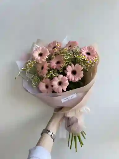 Bouquet De Gérberas Rosadas Con Margarita Mini