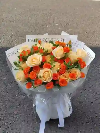 Bouquet De Rosa Blanca Y Rosa Mini Naranja