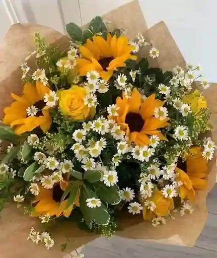 Bouquet De Girasoles Y Rosas