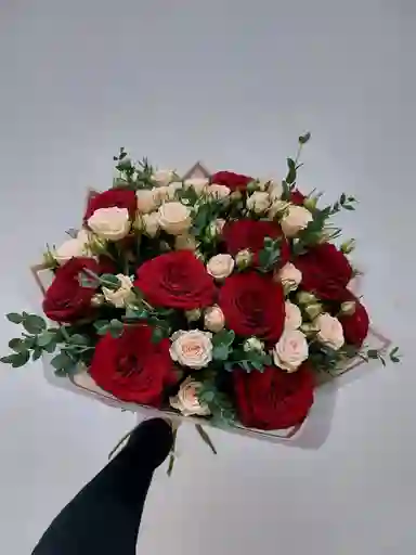 Bouquet De Rosas Rojas Y Rosadas