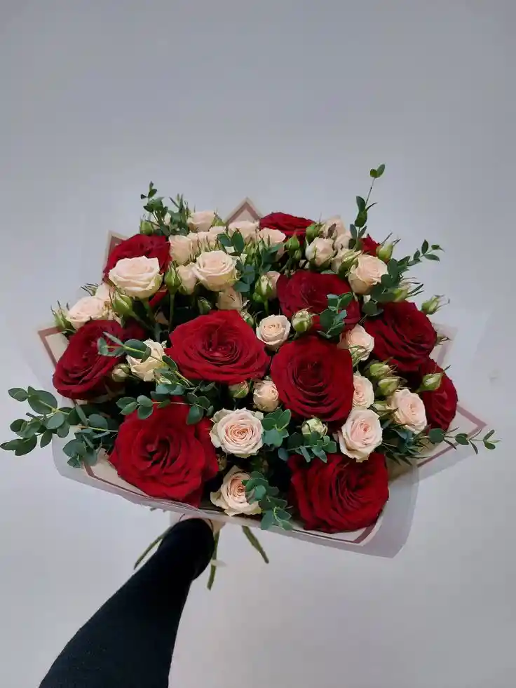 Bouquet De Rosas Rojas Y Rosadas