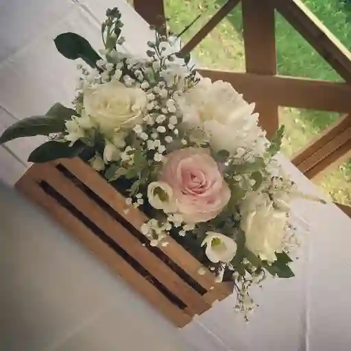 Caja De Rosas Y Claveles