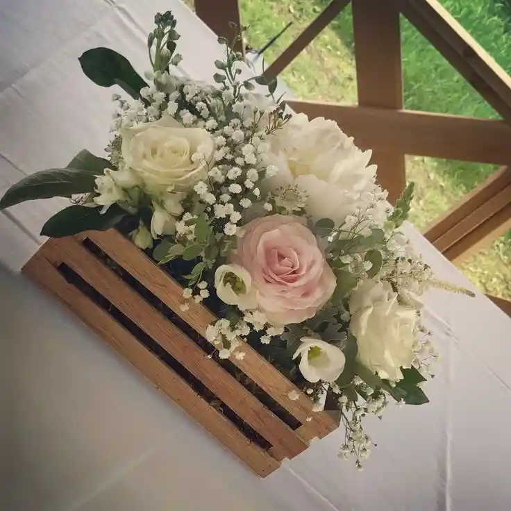 Caja De Rosas Y Claveles