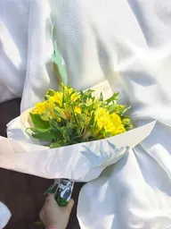 Bouquet De Astromelia Con Rosas Amarillas.