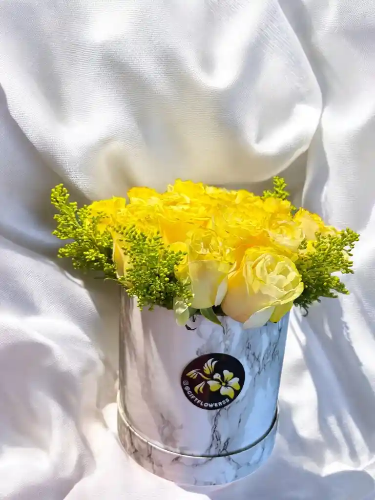 Caja De Rosas Amarillas