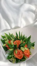 Bouquet De Rosas Naranjas Con Astromelia