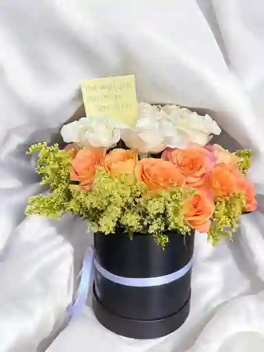 Caja De Rosas Blancas Y Naranjas