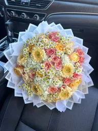 Bouquet De Rosas Hortencias Crisantemos Y Margarita Mini