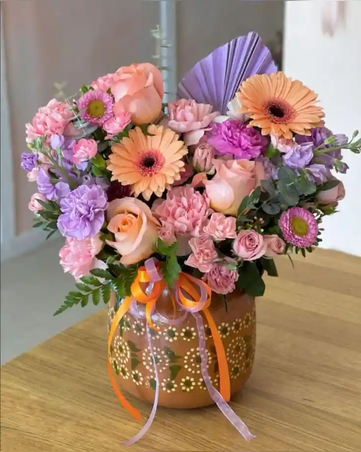 Caja De Rosas Gerberas Claveles Y Rosa Mini