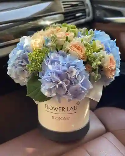 Caja De Rosas Y Hortencias Azules