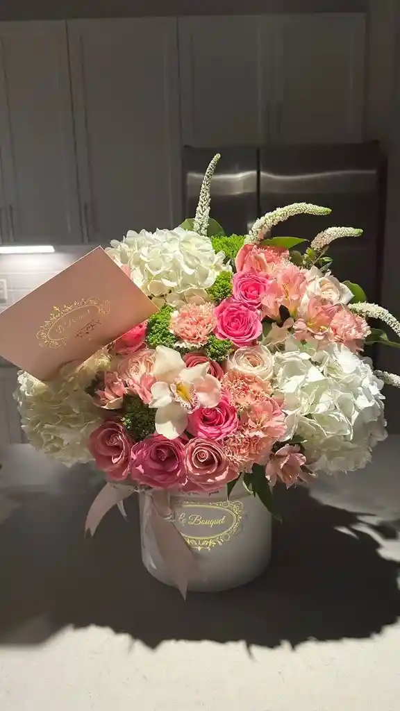 Caja De Rosas Clavel Hortencia Lirio Astromelia