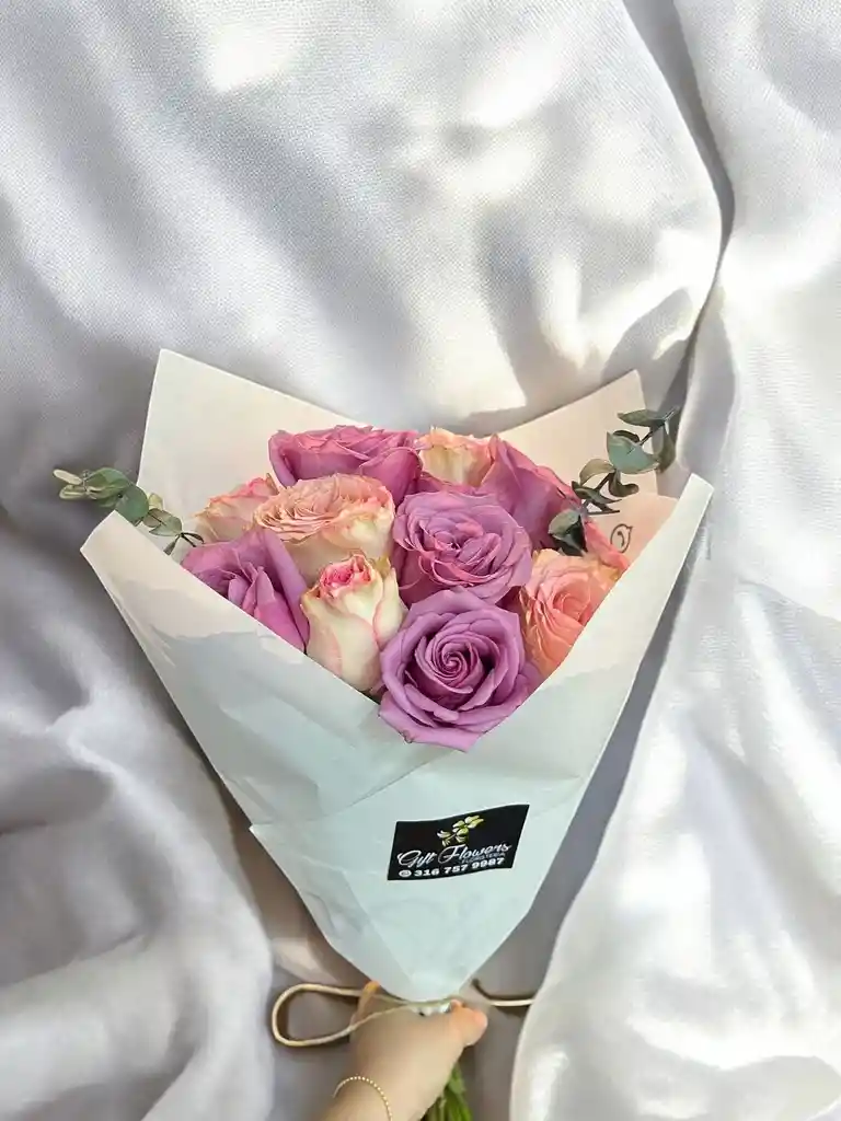 Bouquet De Rosas Rosadas Y Moradas