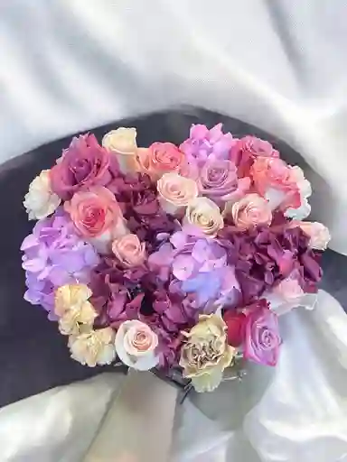 Caja De Corazon De Mix De Flores Pastel
