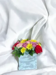 Caja Cuadrda De Flores Mix.