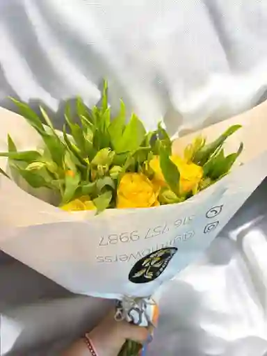 Bouquet De Rosas Amarillas Con Astromelia