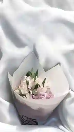 Bouquet De Rosas Moradas Y Astromelia