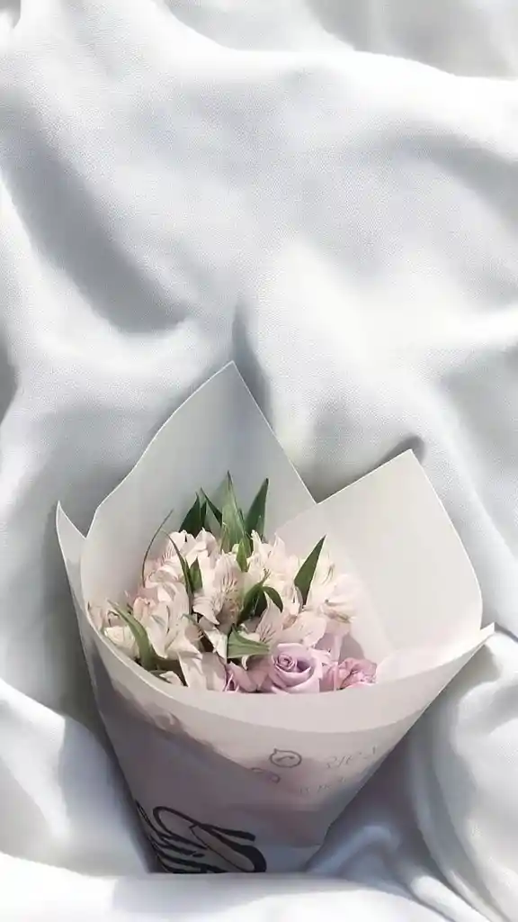 Bouquet De Rosas Moradas Y Astromelia