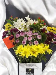 Caja Cuadrada De Mix De Flores