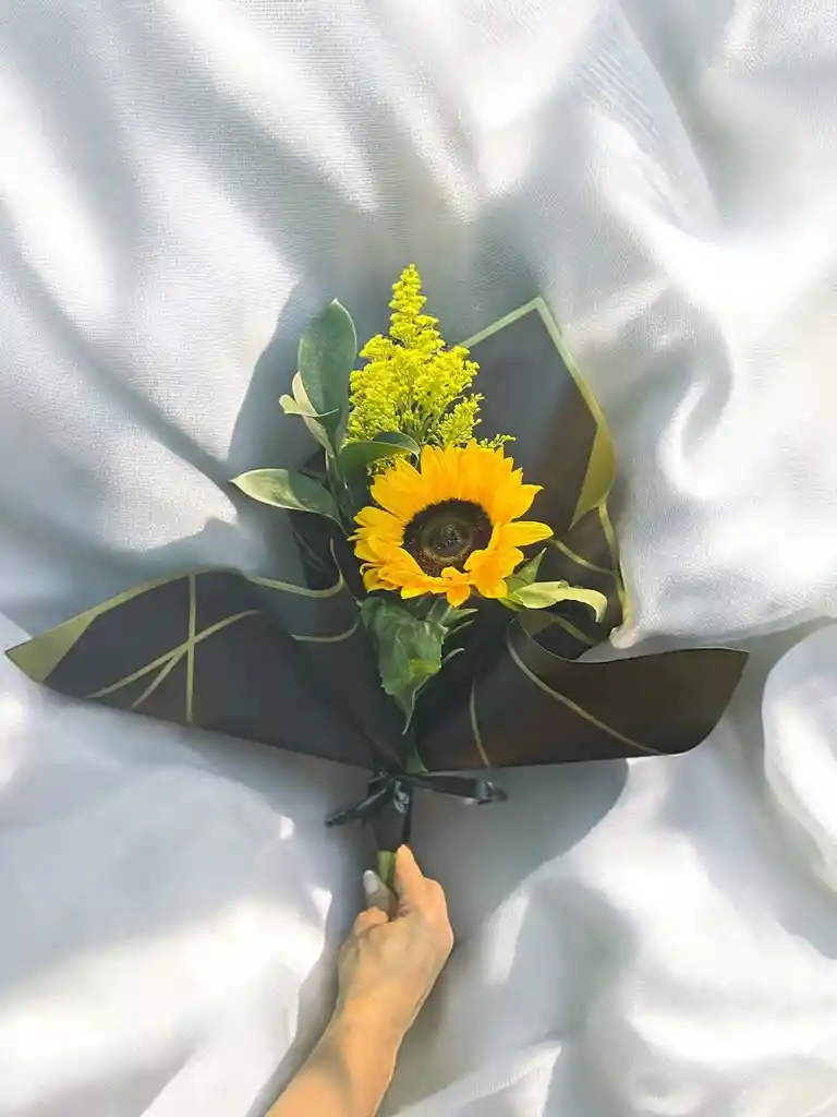 Ramo De Girasol Con Soliago Y Ruscus