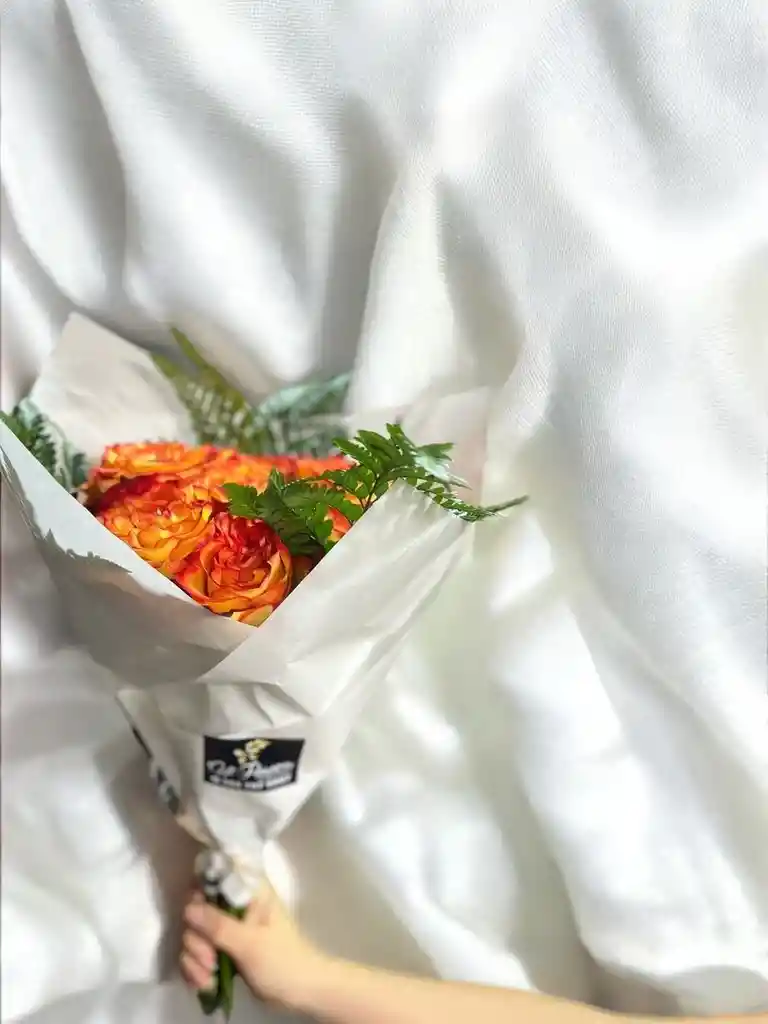 Bouquet Rosas Salmon Bicolor Con Helecho