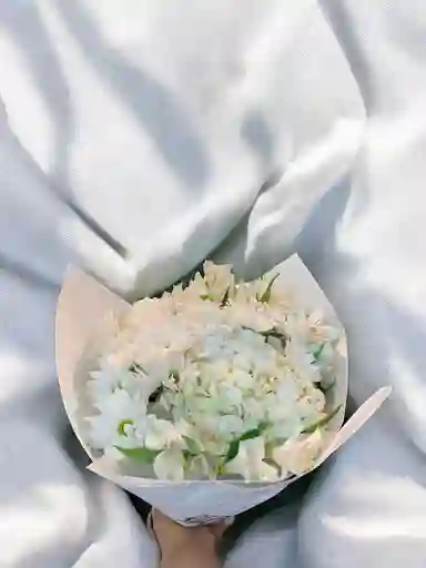 Bouquet Blanco Con Margarita, Astromelia Y Hortencias