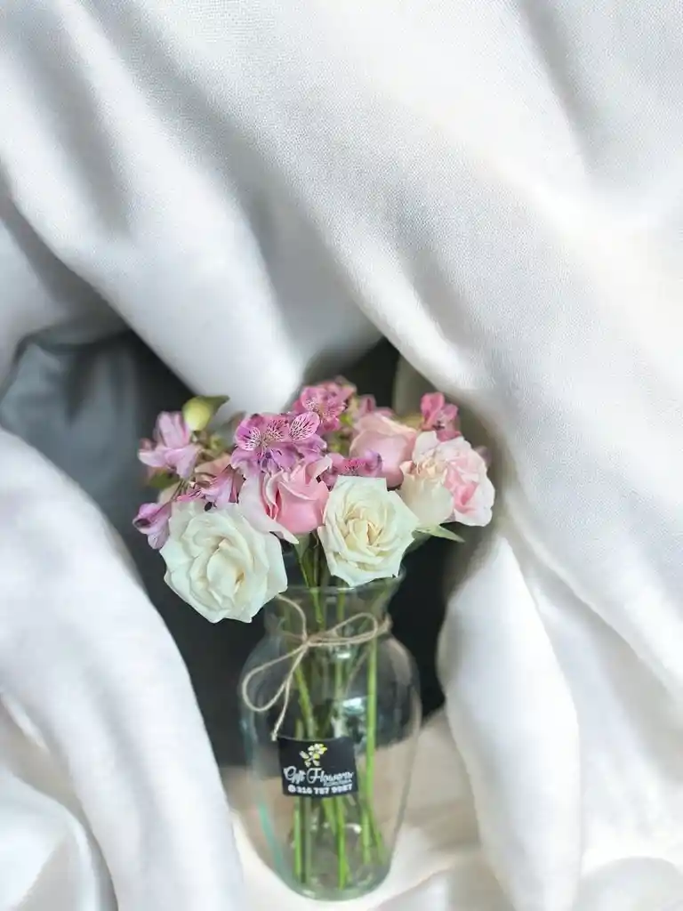 Jarron De Rosas Y Astromelia