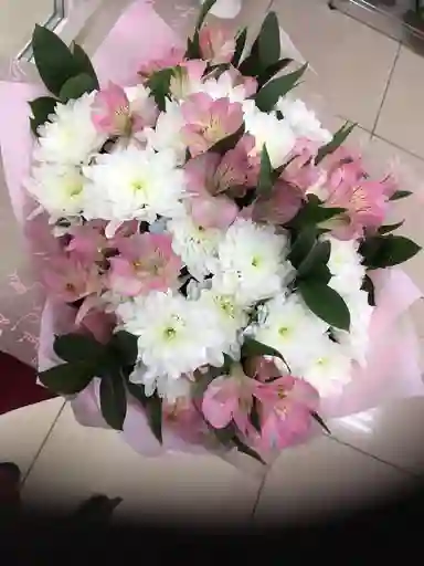 Bouquet De Astromelia Con Crisantemos