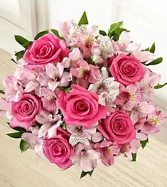 Bouquet Rosasdo De Rosas Y Astromelia