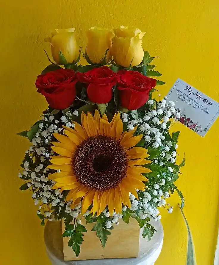 Caja Pequeña De Girasol Y Rosas